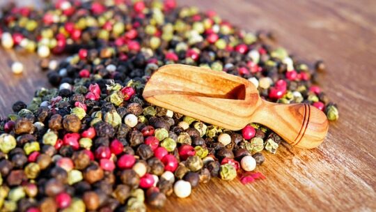 Krydderiets kraft: Oplev hvordan forskellige urter og krydderier kan forvandle dine retter