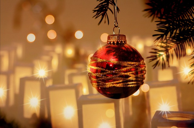 Sådan skaber du en hyggelig julestemning på arbejdspladsen med gavegaver